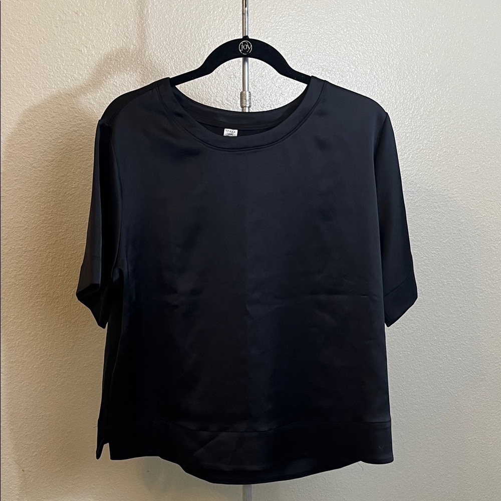 SPANX Elegant Black Short Sleeve Crop Top